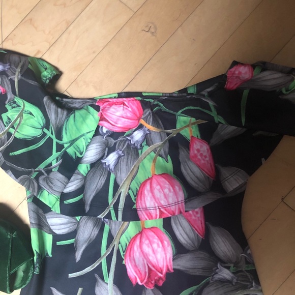 ASOS floral off the shoulder body con midi 4-6 - Picture 3 of 5